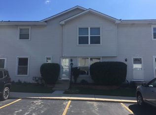 221 Raintree Ct, Aurora, IL 60504