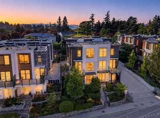 1052 Tillicum Rd #1, Esquimalt, BC V9A 2A3