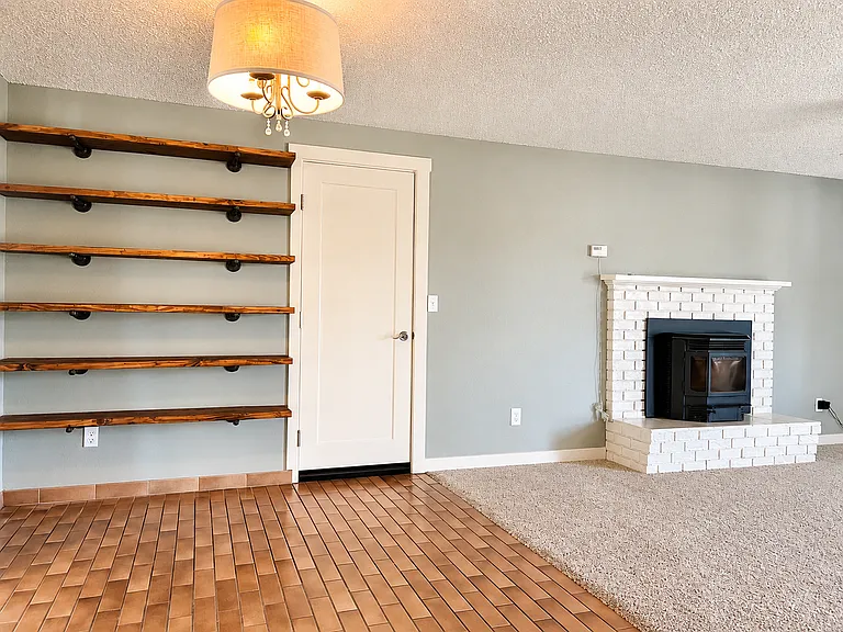 441 Columbia St — Photo 8