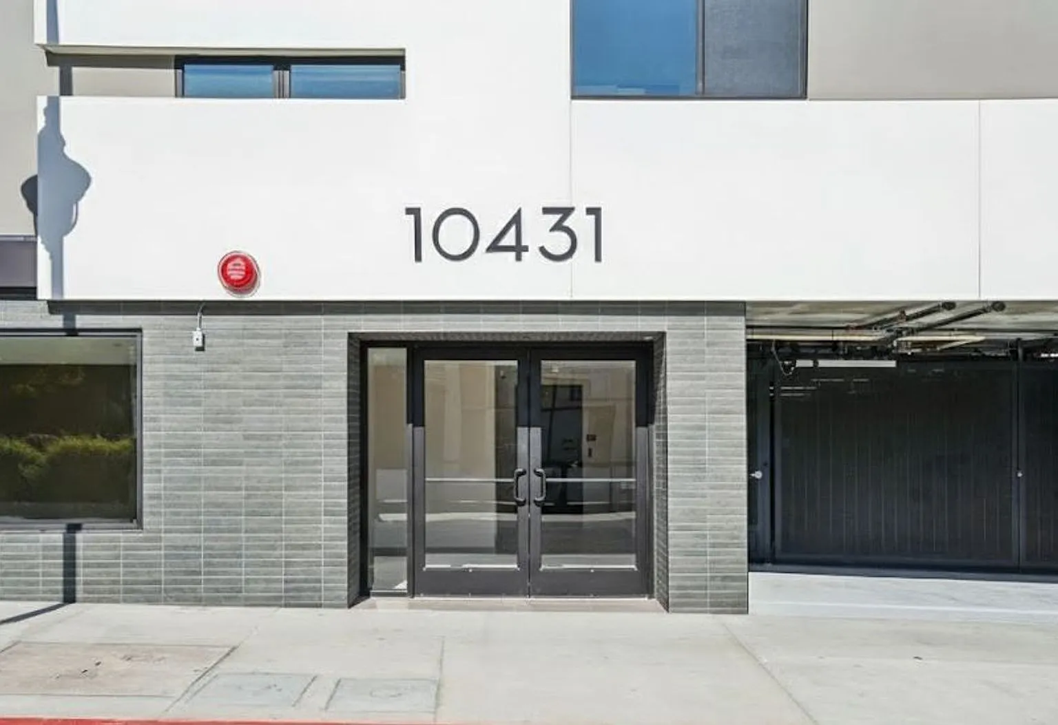 10431 Santa Monica — Photo 2