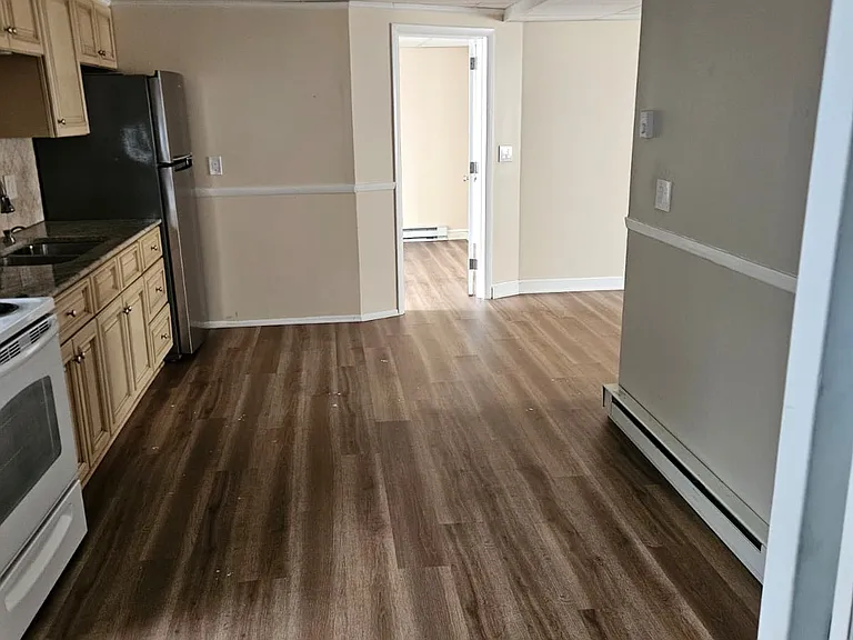 75 E Main St #7 — Photo 4