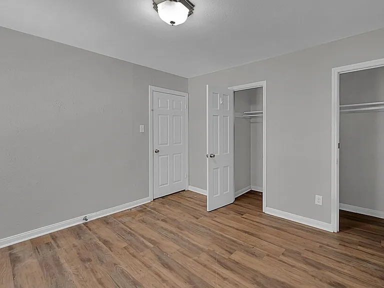 2712 Mitchell Ave — Photo 15