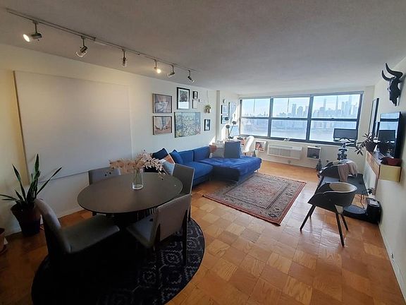 4th image of 7002 Boulevard #34