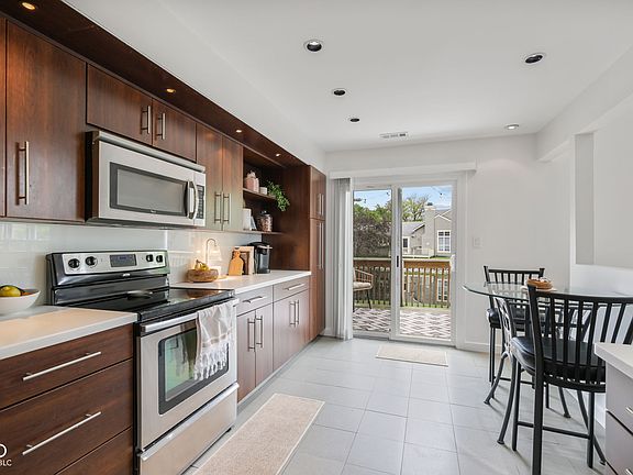 5th image of 6480 Watham Ct
