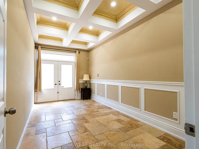83 Elm Ave #MAIN FLOOR — Photo 13