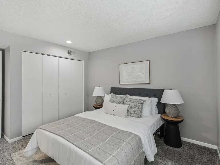 University Villa Apartments — Photo 12
