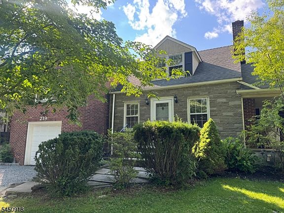 2nd image of 219 Ashland Rd