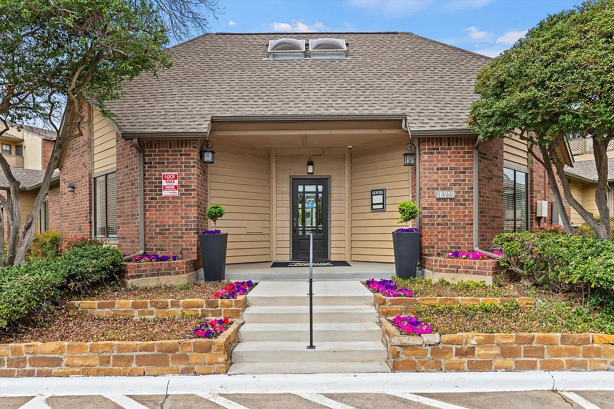 Building Photo - Eagle Creek