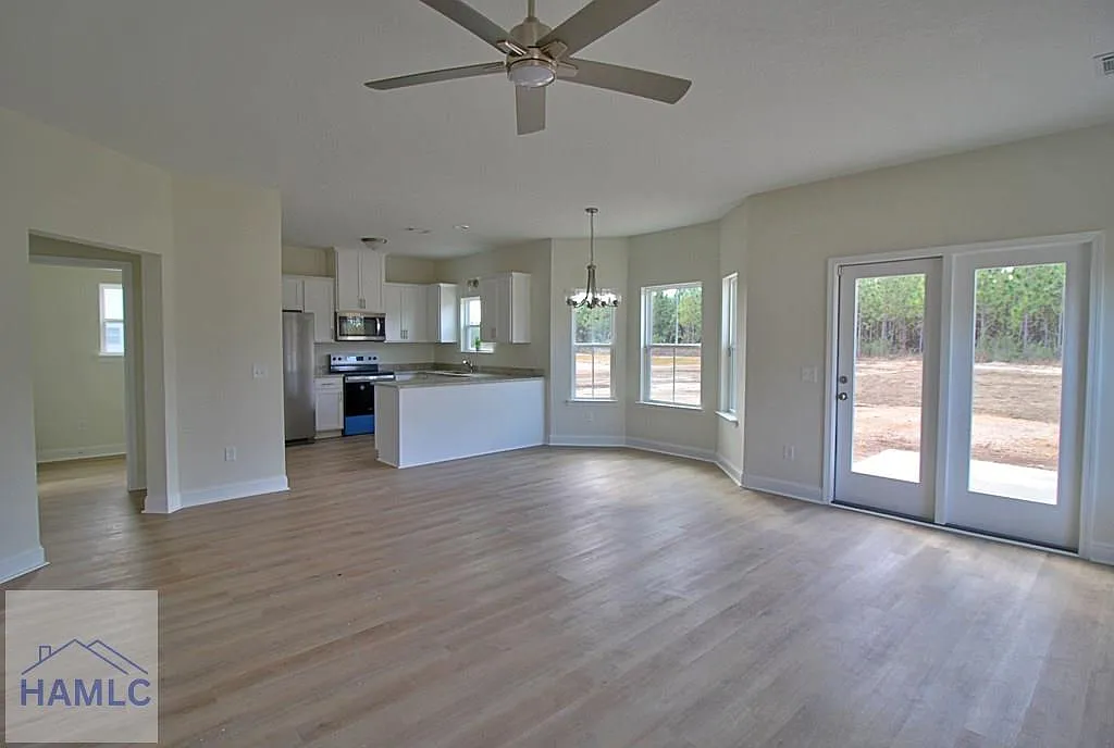 3 bed, 2.5 bath, 1704 sqft, $2,100 — Photo 4