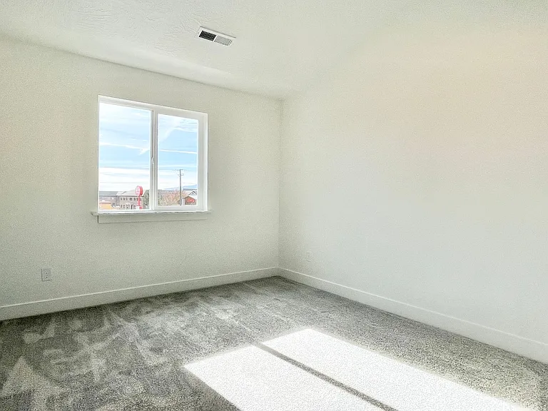 899 E Pacific Dr — Photo 15