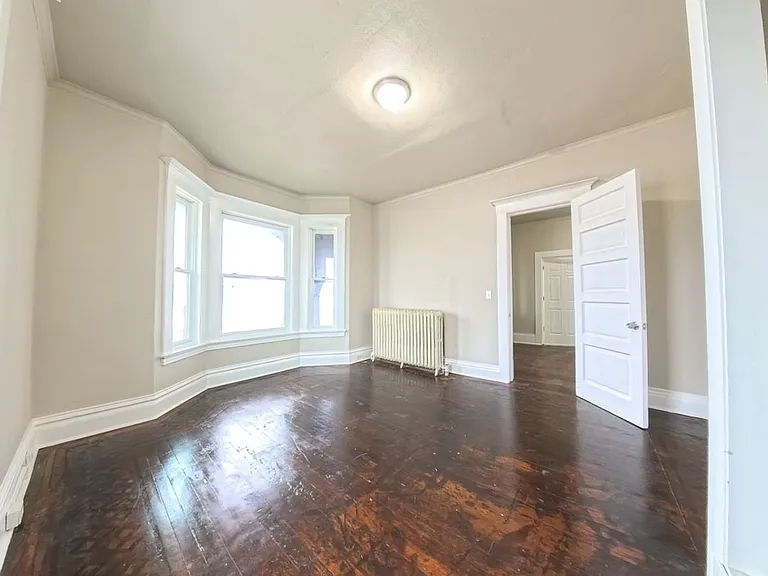 511 W State St — Photo 16