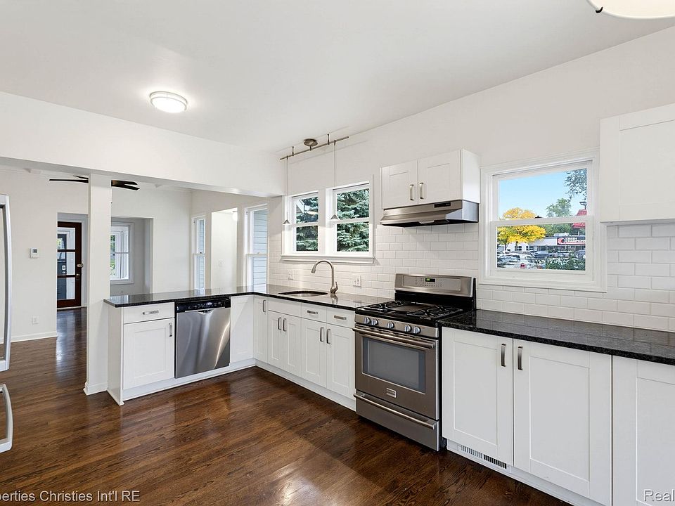 119 Crane Ave, photo 18