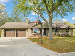 2389 Curtis Ct, Green Bay, WI 54311