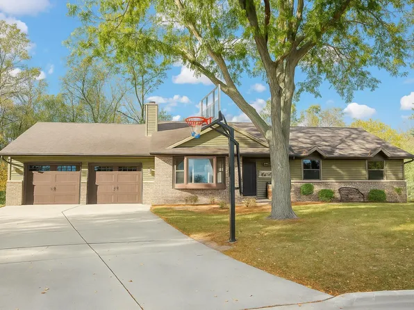 2389 Curtis Ct, Green Bay, WI 54311