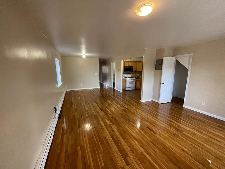 290 Balcom Ave #2 — Photo 8