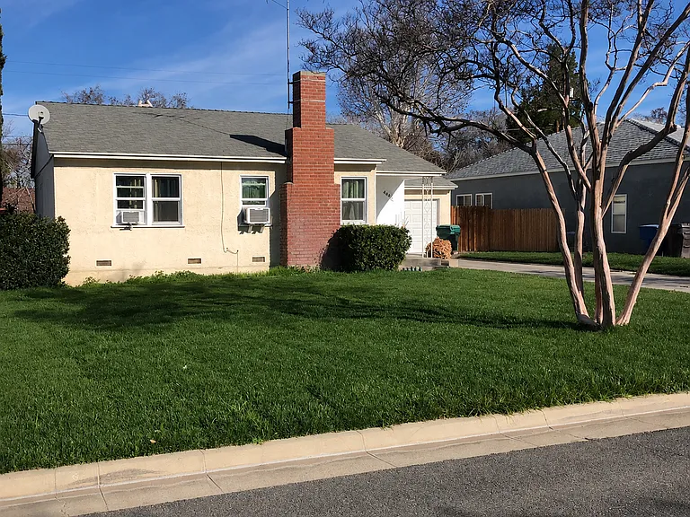 4645 Gardena Dr — Photo 1