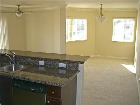 Studio, 400 sqft, $1,695 — Photo 4