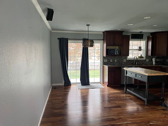 2nd image of 427 Columbia Ave
