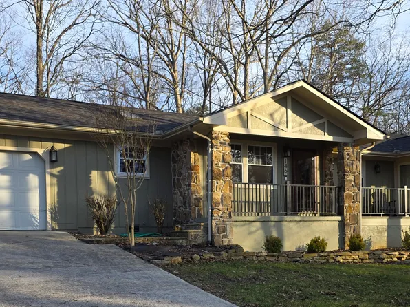 146 Lakeshire Dr, Crossville, TN 38558