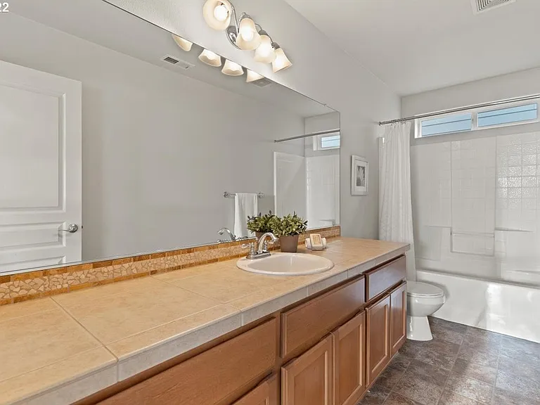 8020 NE 20th St — Photo 11