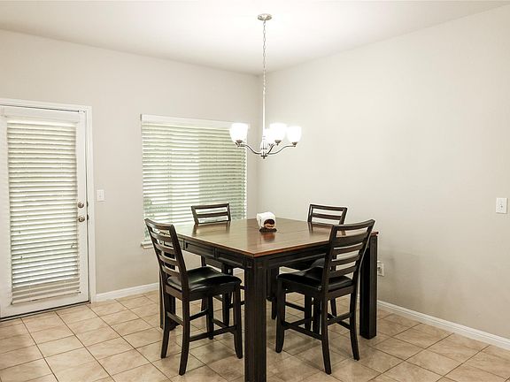 5th image of 717 Schefer St