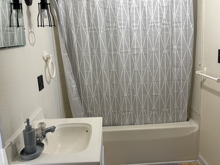 906 Main St — Photo 13