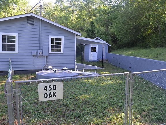 3rd image of 450 Oak St