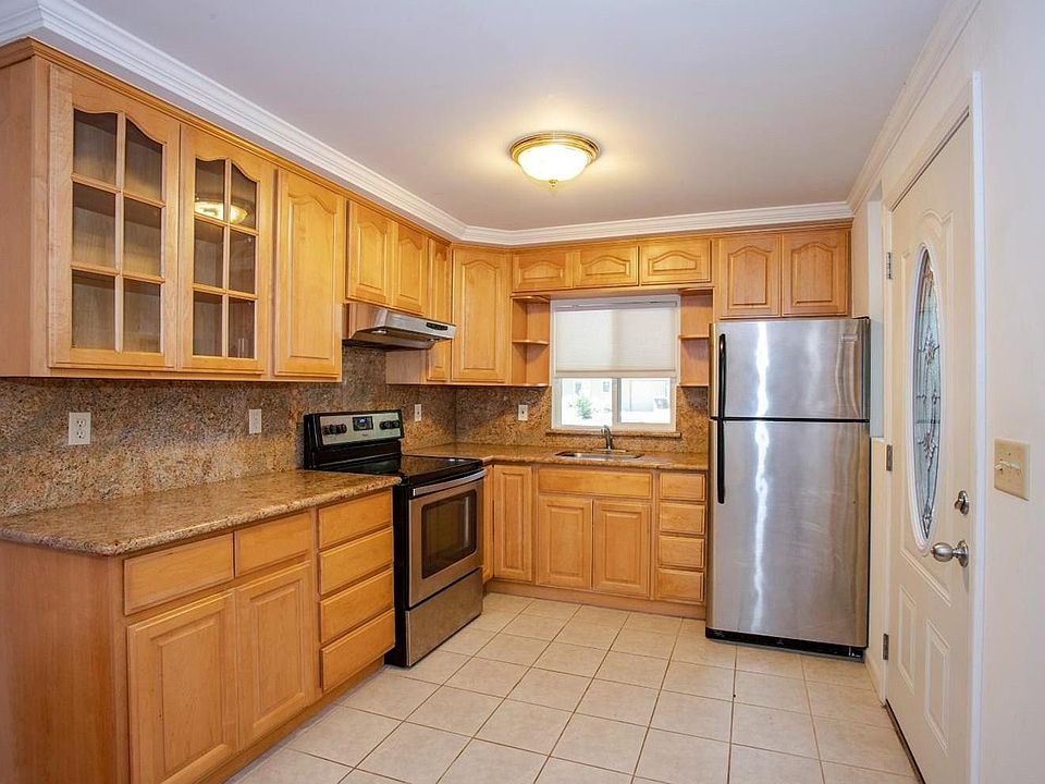 Updated kitchen with granite countertop, stainless steel refrigerator & stove/oven. Separate entry door into unit.
