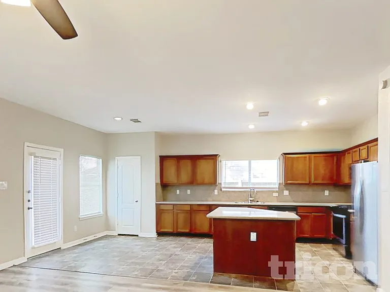 7711 Sapulpa Ln — Photo 4
