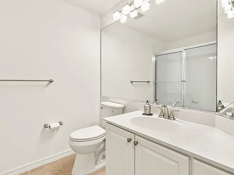 1315 Henley St #1006 — Photo 8