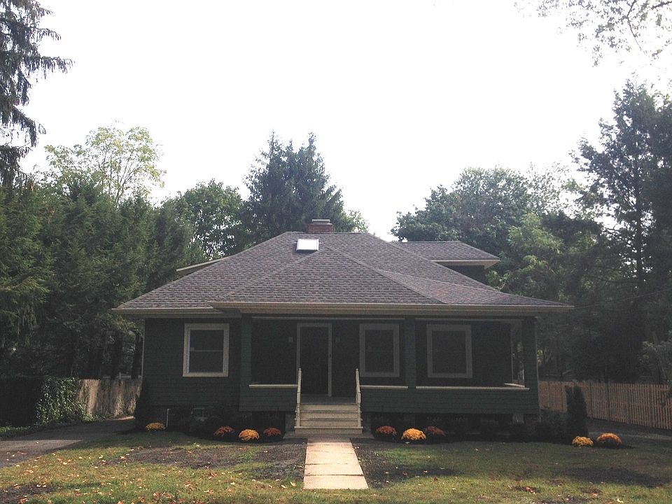 2nd image of 139 Columbus Ave