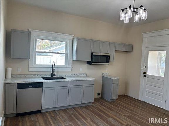 5th image of 621 Walnut St