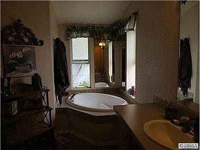 MASTER ON SUITE BATHROOM