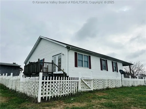 570 Ravenswood Pike, Ripley, WV 25271