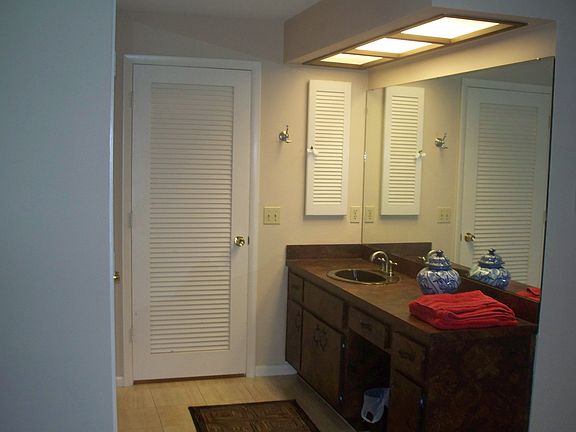 3rd image of 423 Belle Isle Ave