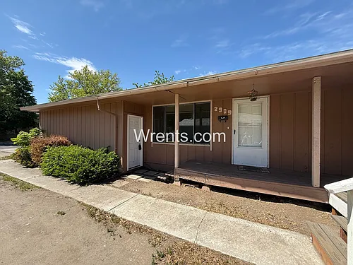 2909-2911 E Rockwell Ave Photo 1