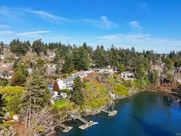 304 Bessborough Ave, View Royal, BC V9B 1T7
