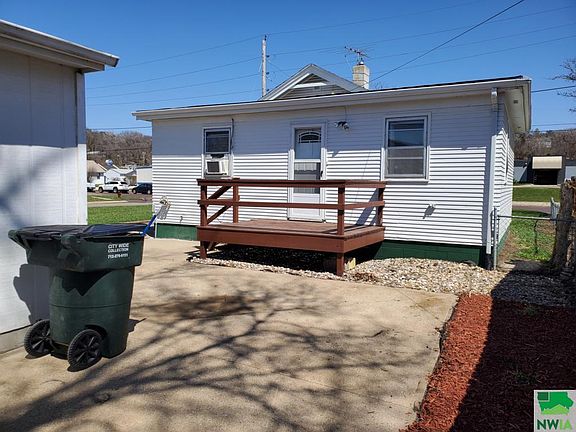 2nd image of 2227 Geneva St