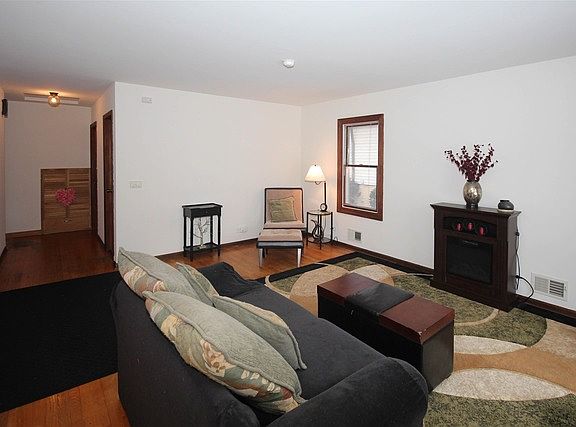 5th image of 107 W Granville Ave