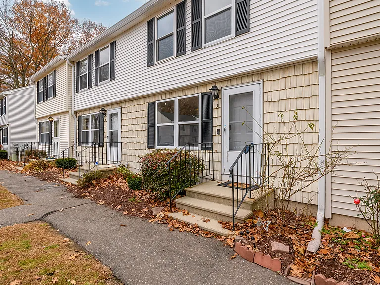 3 Periwinkle Ln #3 — Photo 1