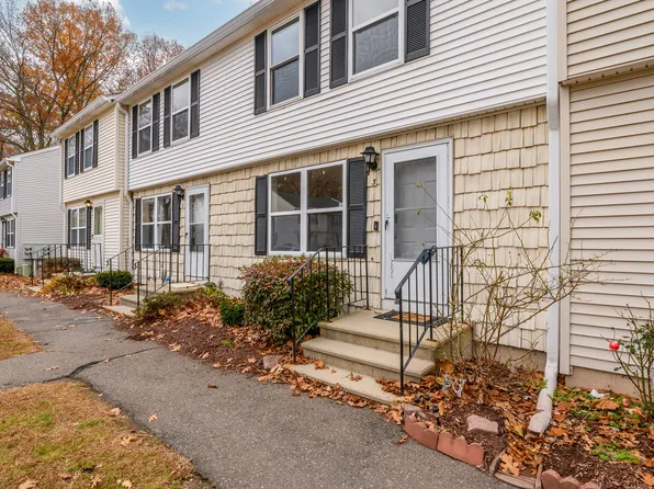 3 Periwinkle Ln Unit 3, Glastonbury, CT 06033