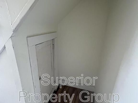 4th image of 209 1/2 Cherry St