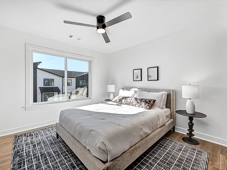 1100 Emilia Ave — Photo 3