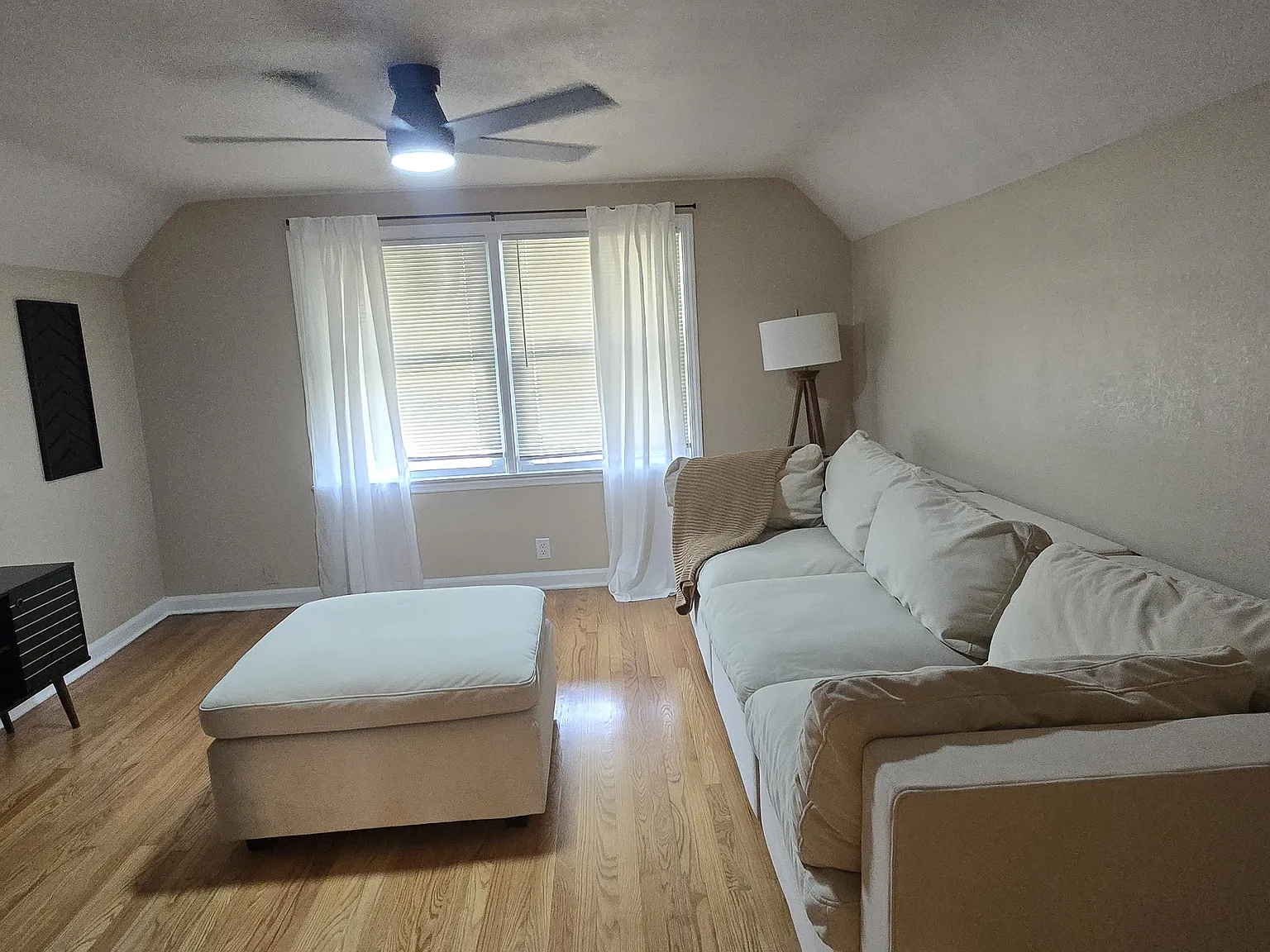 2 bed, 900 sqft, $2,100 — Photo 4