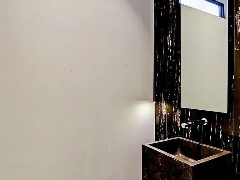 815 W 24th St #A — Photo 16