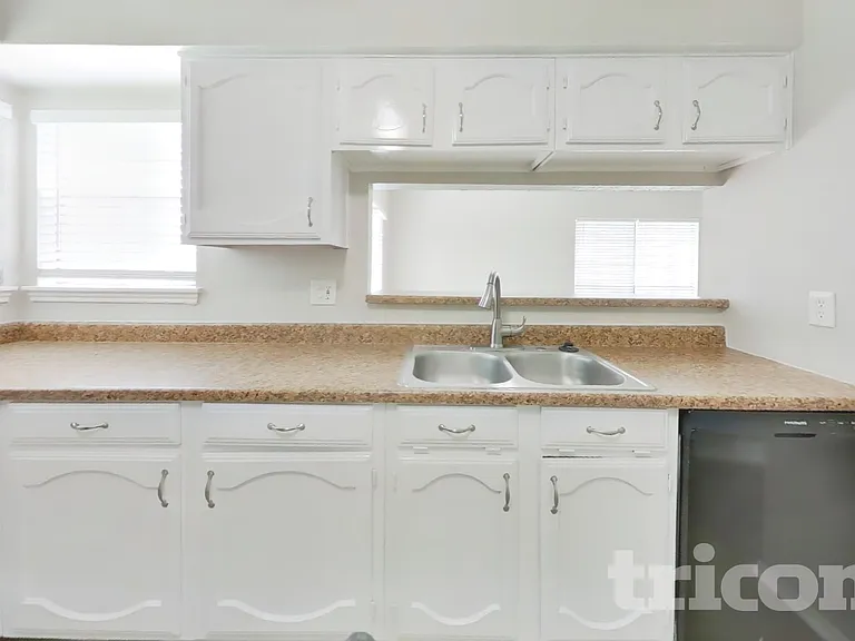 7811 Bluff Trail Dr — Photo 5