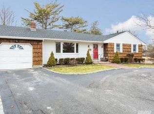 1 Humphrey Ln, Blue Point, NY 11715