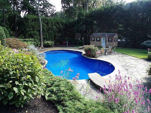 5th image of 10 George Hill Road