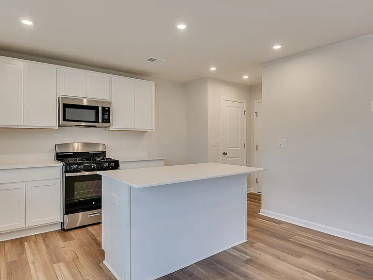208 Barracks Rd — Photo 7