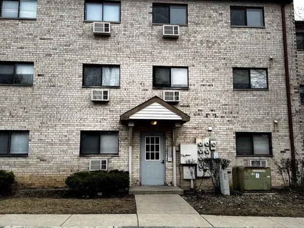511 E Spruce Dr APT 3A, Palatine, IL 60074